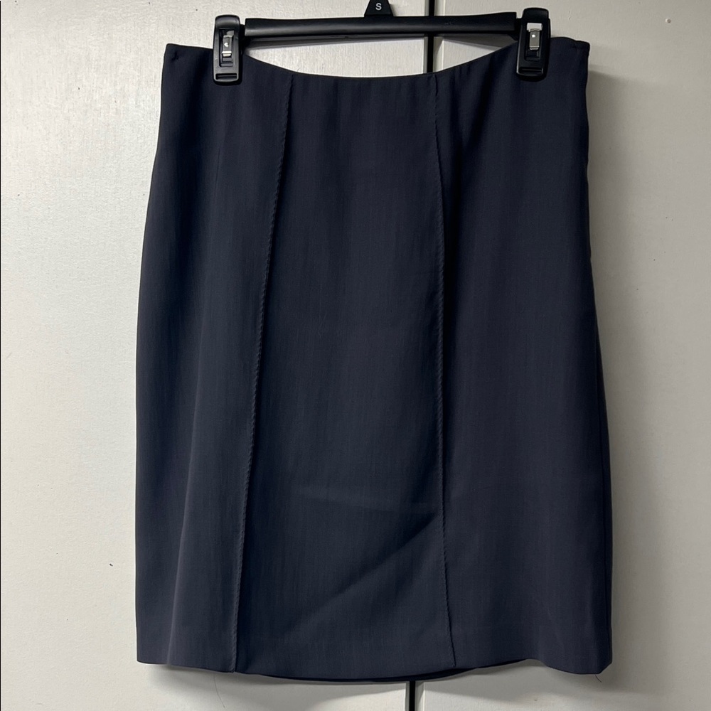 Banana Republic gray side zip skirt with unique stitching details.